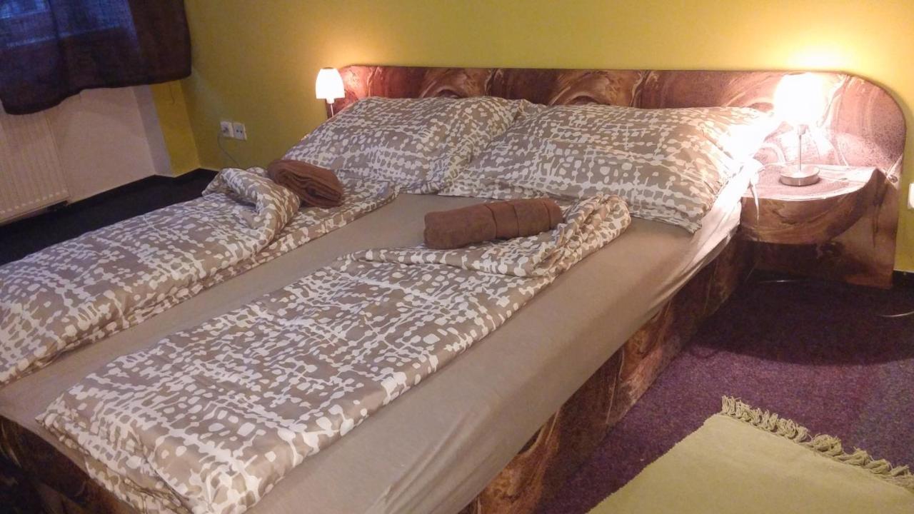 Penzion Lara Ceske Budejovice Bagian luar foto